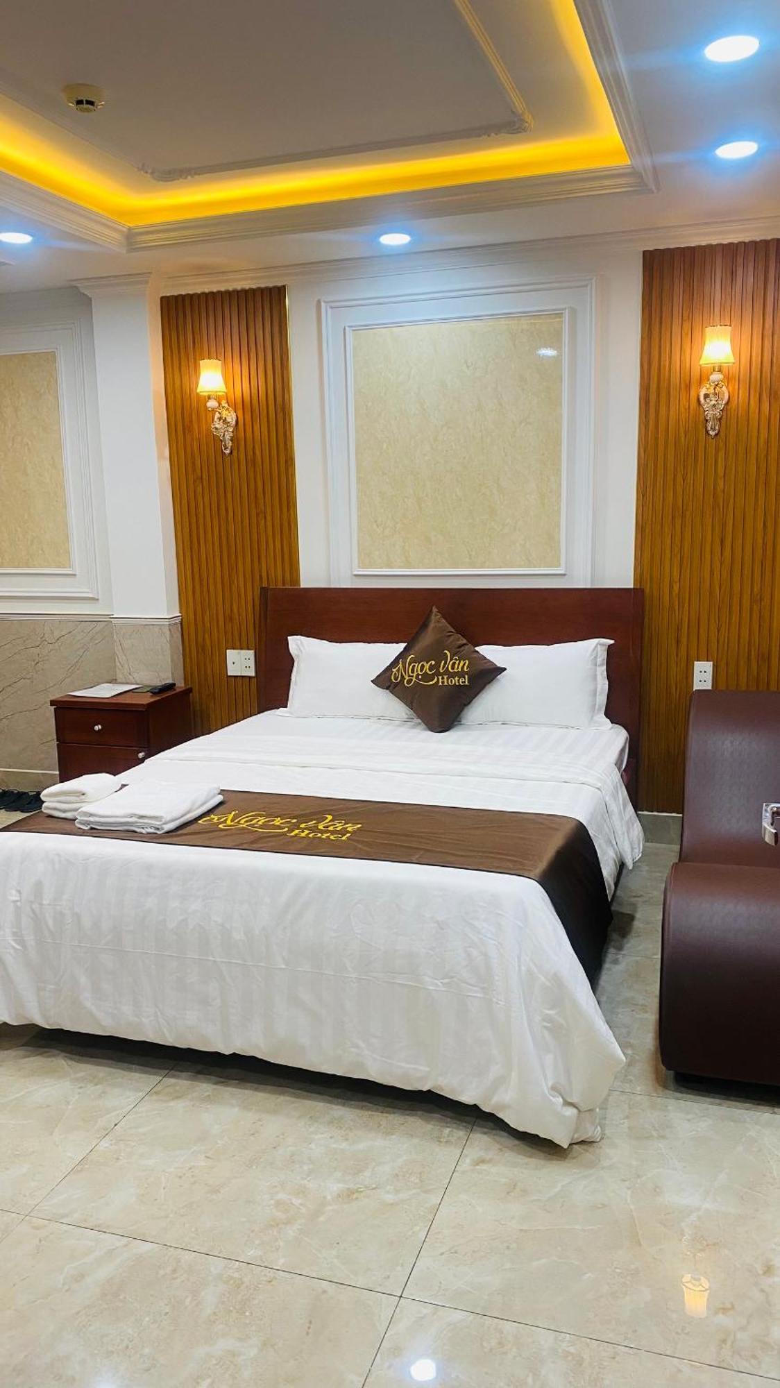 Ngoc Khách sạn 2*